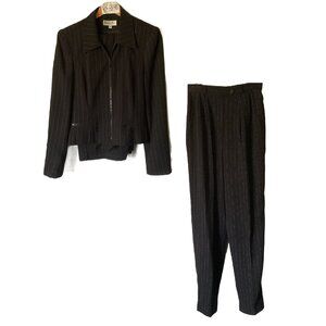 Donna Rae New York pin-striped zip up pant suit set Size 6